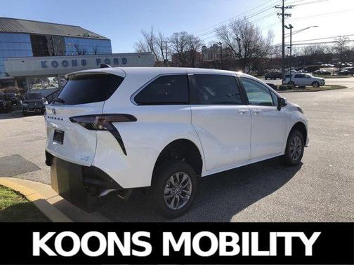 2024 Toyota Sienna LE