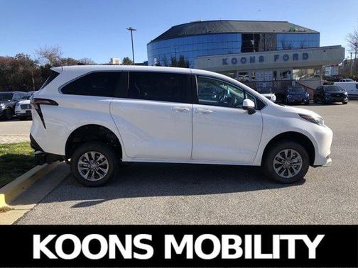 2024 Toyota Sienna LE