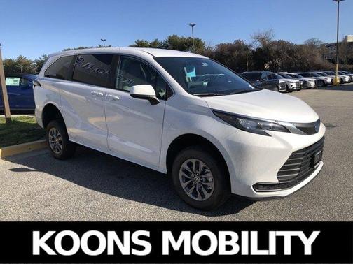 2024 Toyota Sienna LE
