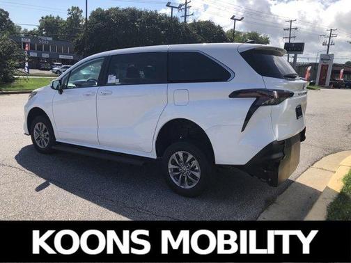 2024 Toyota Sienna LE