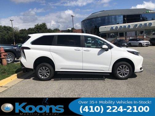 2024 Toyota Sienna LE