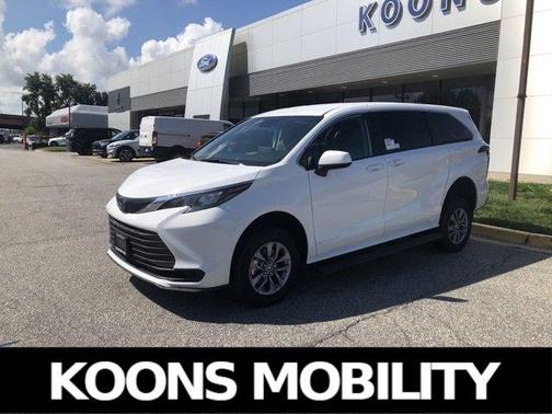 2024 Toyota Sienna LE