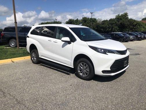 2024 Toyota Sienna LE
