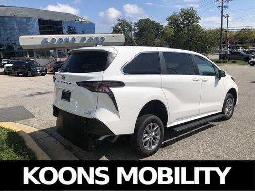 2024 Toyota Sienna LE