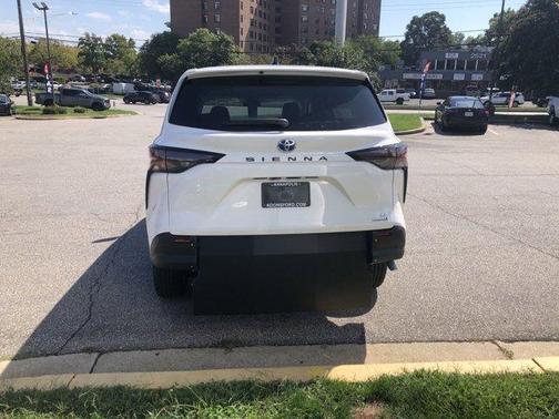 2024 Toyota Sienna LE