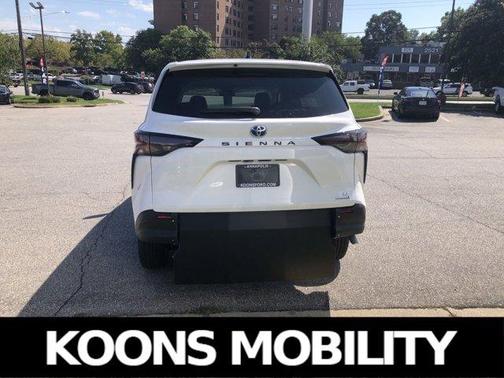 2024 Toyota Sienna LE