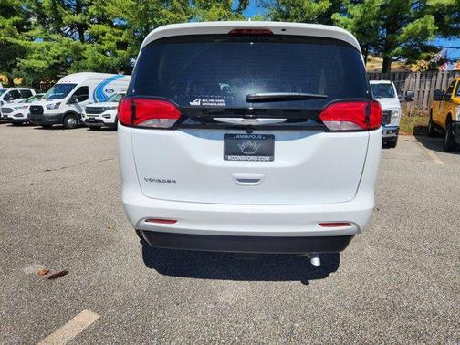 2023 Chrysler Voyager LX