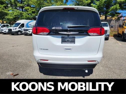 2023 Chrysler Voyager LX