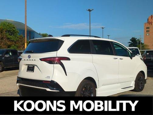 2024 Toyota Sienna XSE 7 Passenger