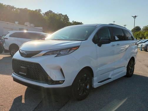 2024 Toyota Sienna XSE 7 Passenger