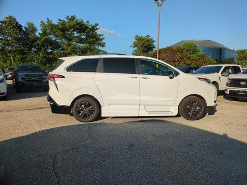 2024 Toyota Sienna XSE 7 Passenger