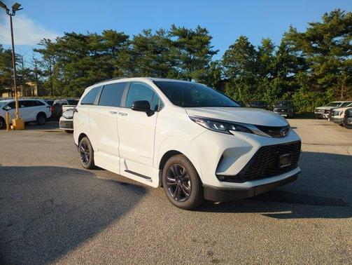 2024 Toyota Sienna XSE 7 Passenger