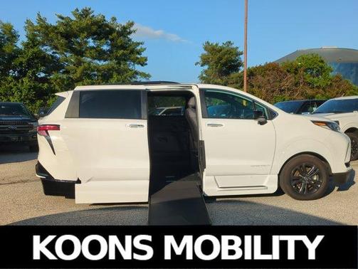 2024 Toyota Sienna XSE 7 Passenger