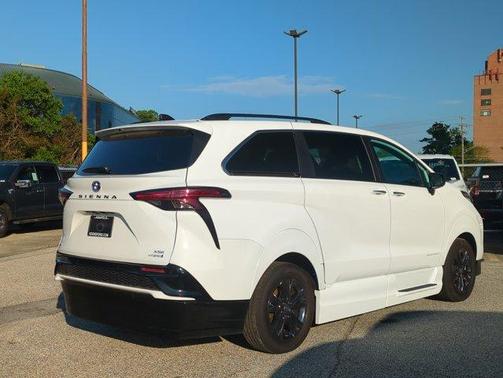 2024 Toyota Sienna XSE 7 Passenger
