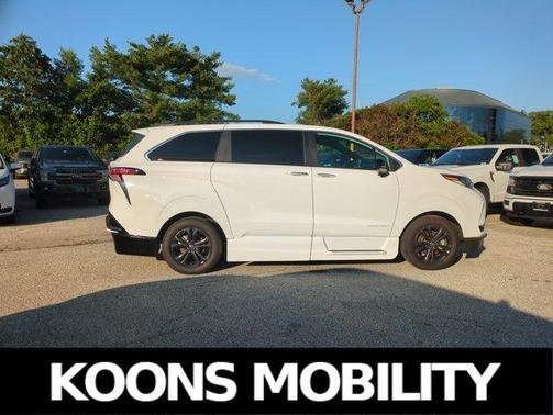 2024 Toyota Sienna XSE 7 Passenger