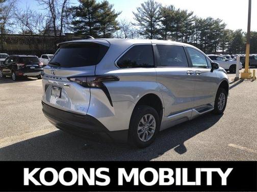 2023 Toyota Sienna XLE