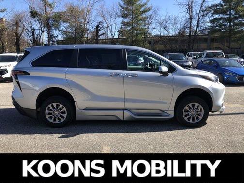 2023 Toyota Sienna XLE