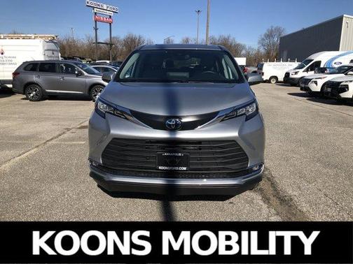 2023 Toyota Sienna XLE