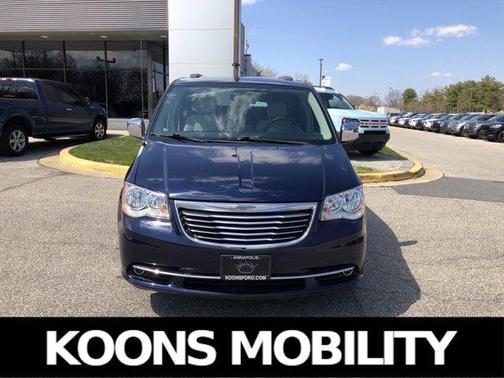 2016 Chrysler Town & Country Touring-L