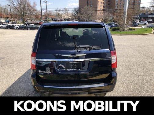 2016 Chrysler Town & Country Touring-L