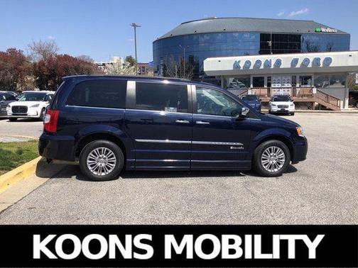 2016 Chrysler Town & Country Touring-L