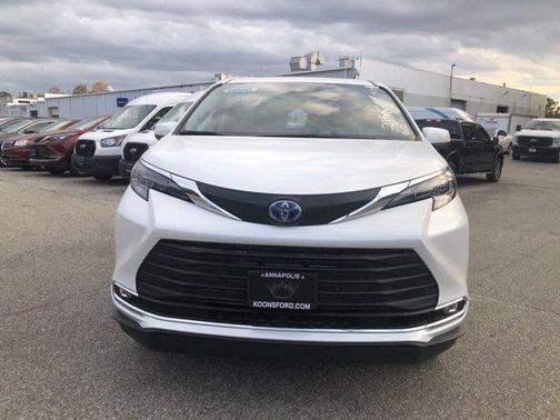 2024 Toyota Sienna XLE