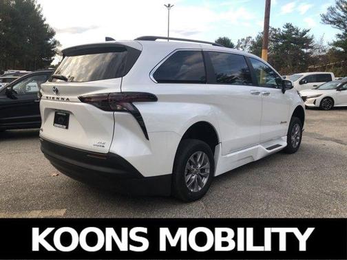 2024 Toyota Sienna XLE