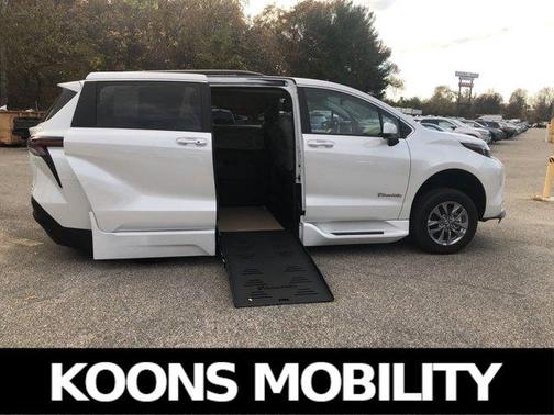 2024 Toyota Sienna XLE