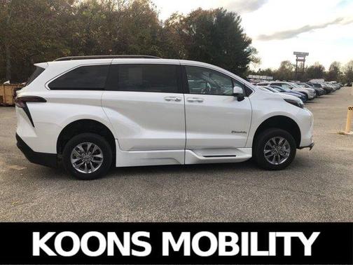 2024 Toyota Sienna XLE