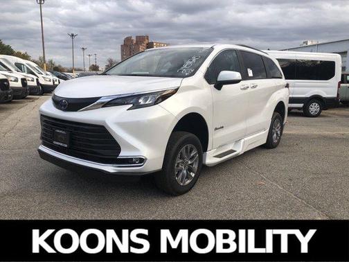 2024 Toyota Sienna XLE