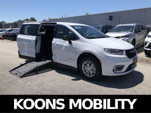 2024 Chrysler Pacifica Touring