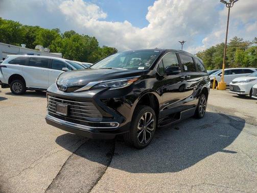 2025 Toyota Sienna Platinum 7 Passenger
