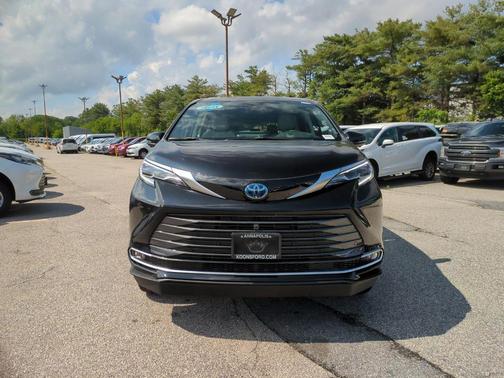 2025 Toyota Sienna Platinum 7 Passenger