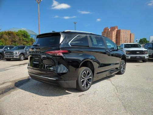 2025 Toyota Sienna Platinum 7 Passenger