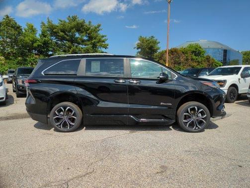 2025 Toyota Sienna Platinum 7 Passenger