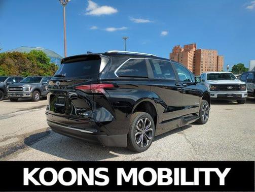 2025 Toyota Sienna Platinum 7 Passenger