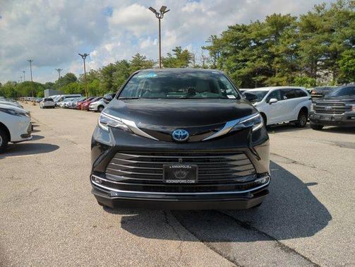 2025 Toyota Sienna Platinum 7 Passenger