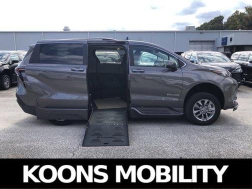 2024 Toyota Sienna XLE