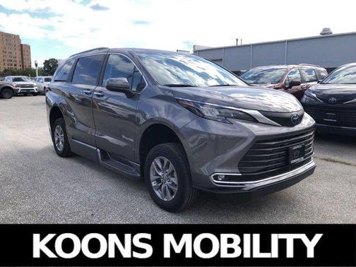 2024 Toyota Sienna XLE