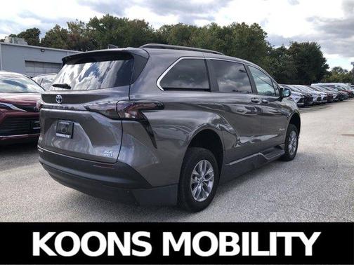 2024 Toyota Sienna XLE