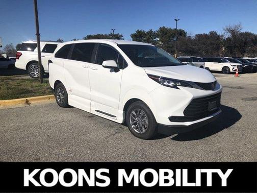 2023 Toyota Sienna LE