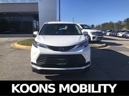2023 Toyota Sienna LE