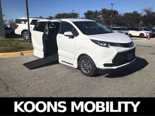 2023 Toyota Sienna LE