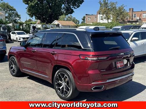 2022 Jeep Grand Cherokee Summit