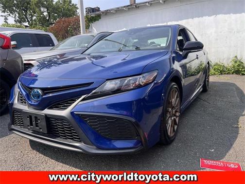 2024 Toyota Camry Hybrid SE