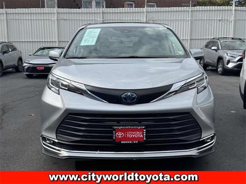 2021 Toyota Sienna XLE 7 Passenger