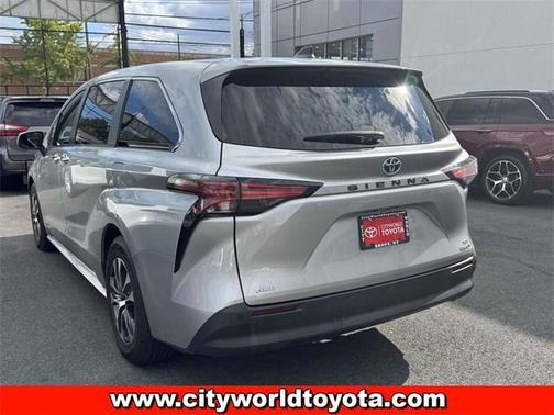2021 Toyota Sienna XLE 7 Passenger