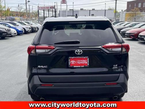 2022 Toyota RAV4 LE