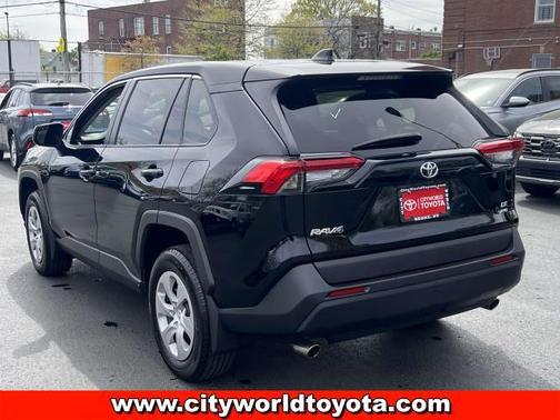 2022 Toyota RAV4 LE