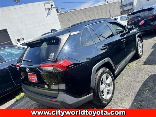 2019 Toyota RAV4 LE